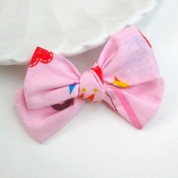 Dog Hair Bows - Set of 2 Bows for Pets with clip - Picture 5 of 6